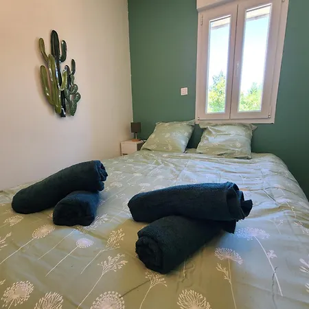 Hébergement de vacances Maison 6 Personnes, Piscine Privee, Jardin *